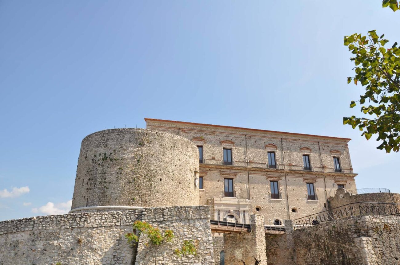 castello macchiaroli teggiano