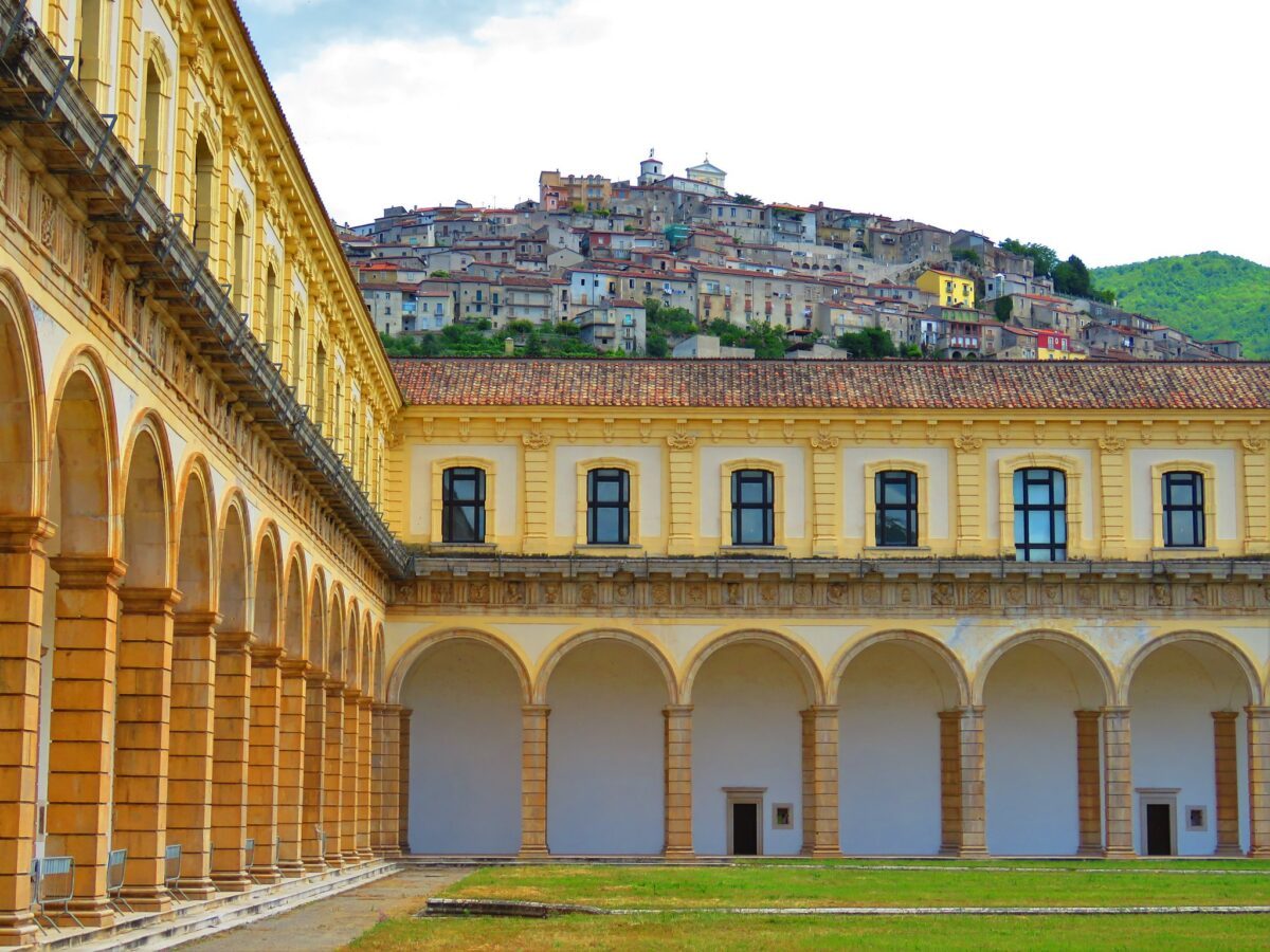 cortile certosa di padula