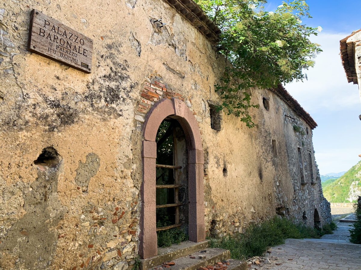 palazzo baronale san severino di centola