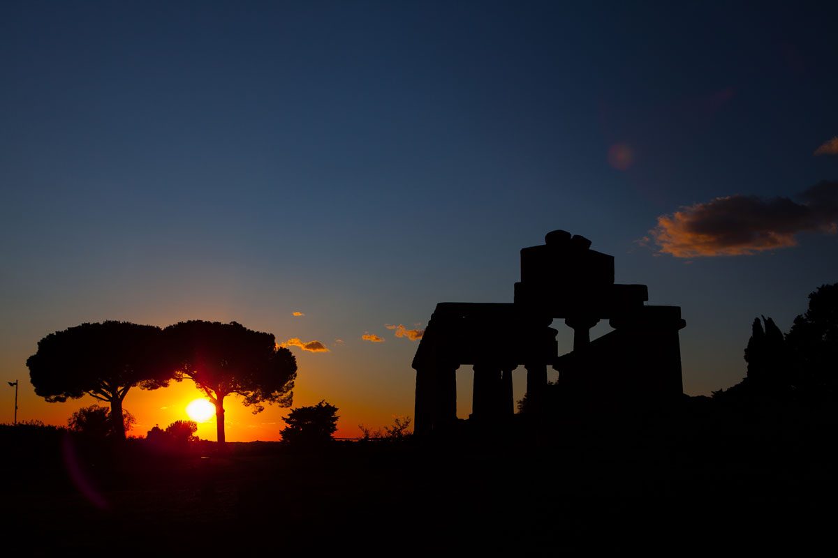 Tramonto sui templi di Paestum