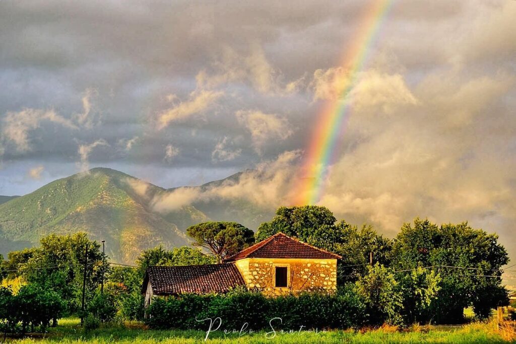 Teggiano: L’ unica cosa bella dei temporali estivi è che poi, da qualche parte, esce un arcobaleno.